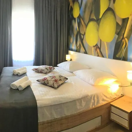 Apartment Apartments Vila 4M, Miletici, Waterfront *