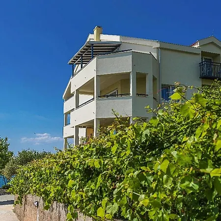 Apartments Vila 4M, Miletici, Waterfront Apartment Miletici